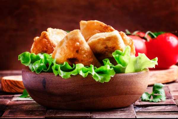 Crispy Chicken Samosas