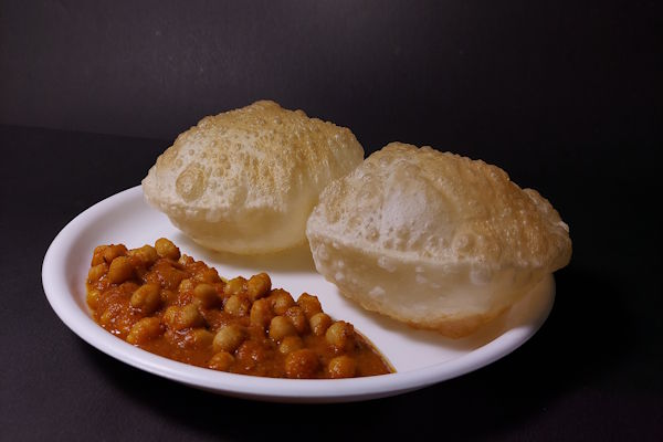 CHOLE BATURA