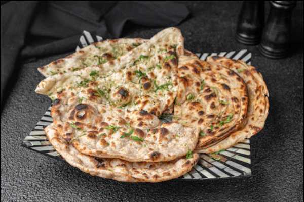 CHILLI GARLIC NAAN