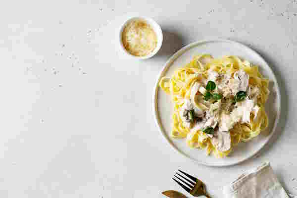 ALFREDO CHICKEN PASTA
